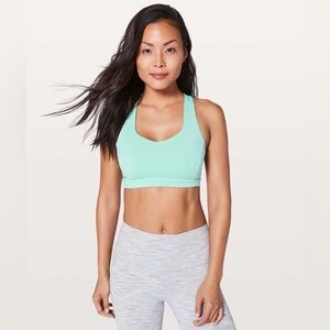 Lululemon Free To Be Serene Sports Light Green
Women’s Size: 12